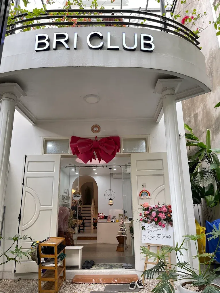 Bri - The Beauty & Wellness HN 2